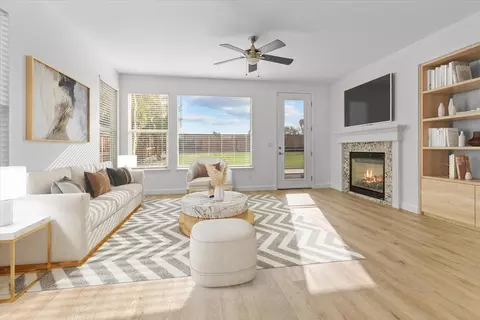 Living - 398 Jason Ct, Tracy, CA 95377 photo 10 of 13