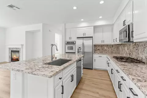 Kitchen - 398 Jason Ct, Tracy, CA 95377 photo 6 of 8