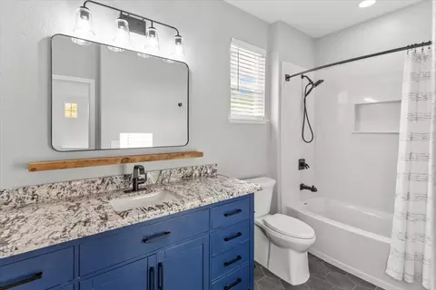 Bath - 398 Jason Ct, Tracy, CA 95377 photo 7 of 8