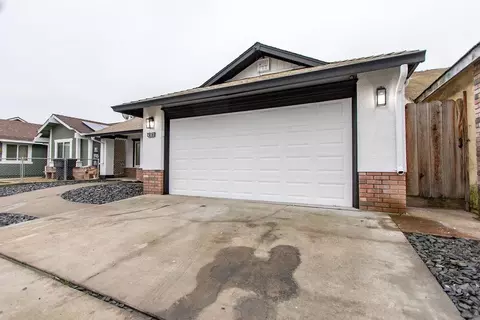 Exterior - 2016 Scotch Pine Dr, Modesto, CA 95351 photo 3 of 7