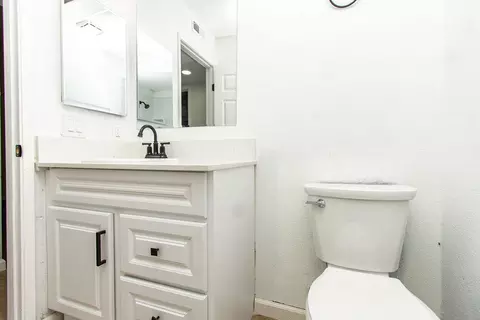 Bath - 2016 Scotch Pine Dr, Modesto, CA 95351 photo 2 of 5