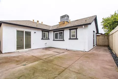 Exterior - 2016 Scotch Pine Dr, Modesto, CA 95351 photo 6 of 7