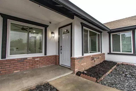 Exterior - 2016 Scotch Pine Dr, Modesto, CA 95351 photo 4 of 7