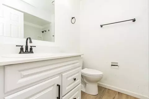Bath - 2016 Scotch Pine Dr, Modesto, CA 95351 photo 1 of 5