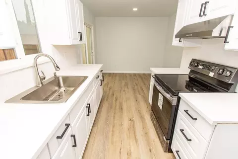 Kitchen - 2016 Scotch Pine Dr, Modesto, CA 95351 photo 2 of 4