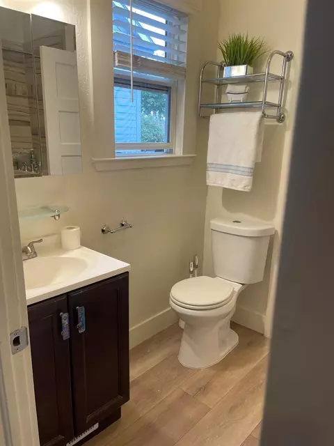Bath - 85 W 8th St, Tracy, CA 95376 photo 3 of 3
