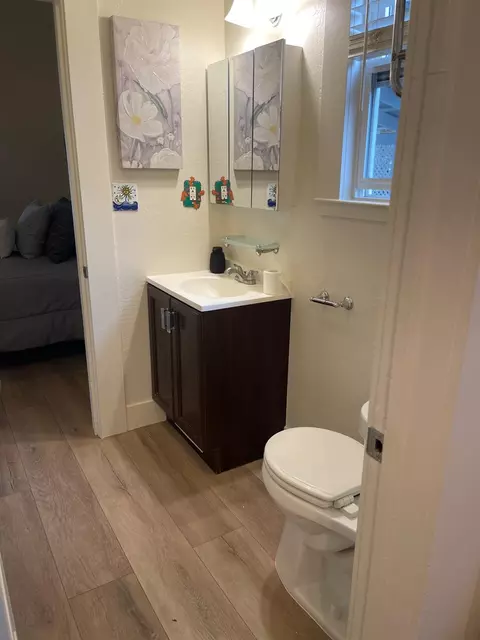Bath - 85 W 8th St, Tracy, CA 95376 photo 2 of 3