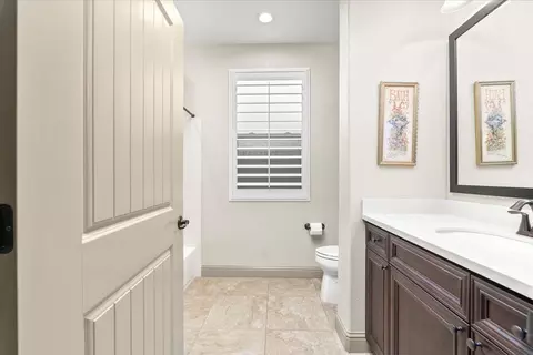 Entry Way - 921 Hackberry Ave, Modesto, CA 95350 photo 5 of 7