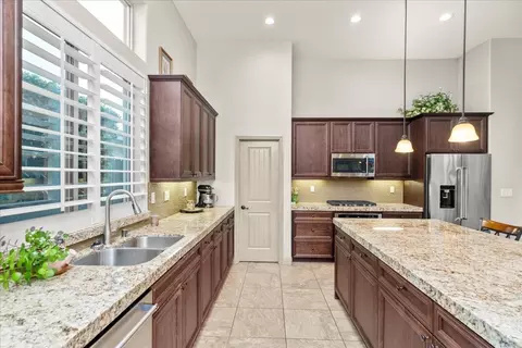 Kitchen - 921 Hackberry Ave, Modesto, CA 95350 photo 3 of 4