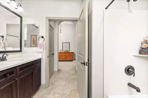 Entry Way - 921 Hackberry Ave, Modesto, CA 95350 photo 6 of 7