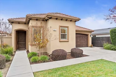 Exterior - 921 Hackberry Ave, Modesto, CA 95350 photo 2 of 8