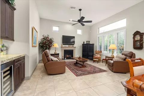 Living - 921 Hackberry Ave, Modesto, CA 95350 photo 1 of 2