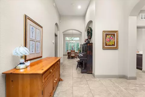Entry Way - 921 Hackberry Ave, Modesto, CA 95350 photo 3 of 7