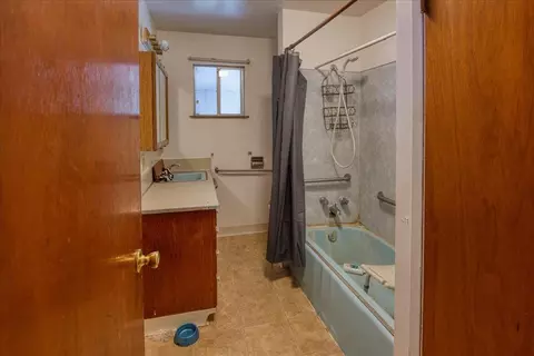 Bath - 968 Virginia Ave, Olivehurst, CA 95961 photo 2 of 5