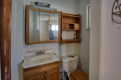 Bath - 968 Virginia Ave, Olivehurst, CA 95961 photo 1 of 5