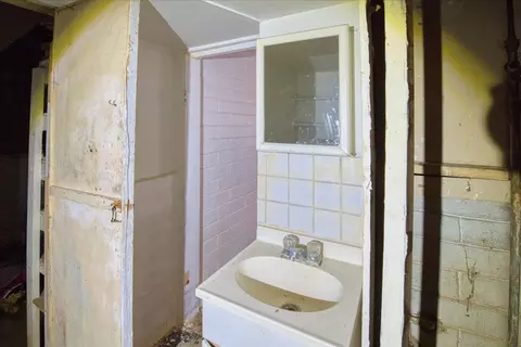 Bath - 968 Virginia Ave, Olivehurst, CA 95961 photo 4 of 5