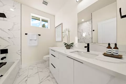 Bath - 6097 Laurel Dr, Paradise, CA 95969 photo 1 of 4