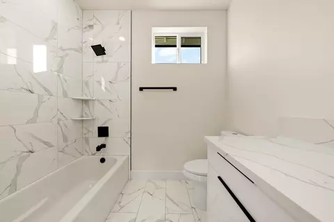 Bath - 6097 Laurel Dr, Paradise, CA 95969 photo 2 of 4