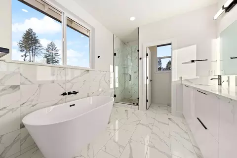 Bath - 6097 Laurel Dr, Paradise, CA 95969 photo 4 of 4