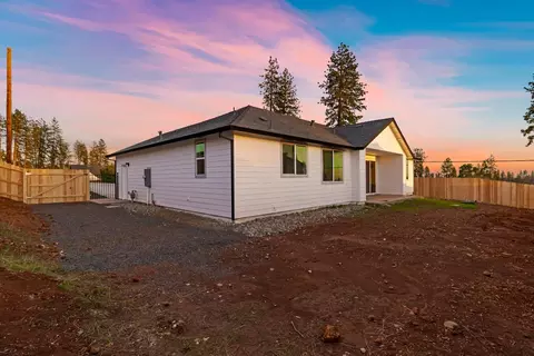 Exterior - 6097 Laurel Dr, Paradise, CA 95969 photo 4 of 9