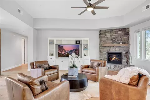 Living - 19 Grandview Ct #21, Copperopolis, CA 95228 photo 3 of 4