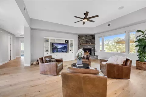 Living - 19 Grandview Ct #21, Copperopolis, CA 95228 photo 2 of 4