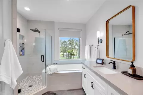 Bath - 19 Grandview Ct #21, Copperopolis, CA 95228 photo 4 of 5