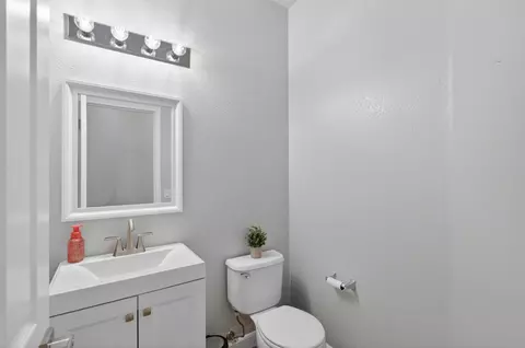 Bath - 8001 Landmark Pl, Antelope, CA 95843 photo 1 of 4