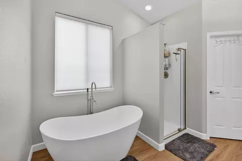 Bath - 8001 Landmark Pl, Antelope, CA 95843 photo 2 of 4