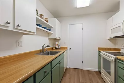 Kitchen - 331 Caliente Cir, San Leandro, CA 94578 photo 1 of 5