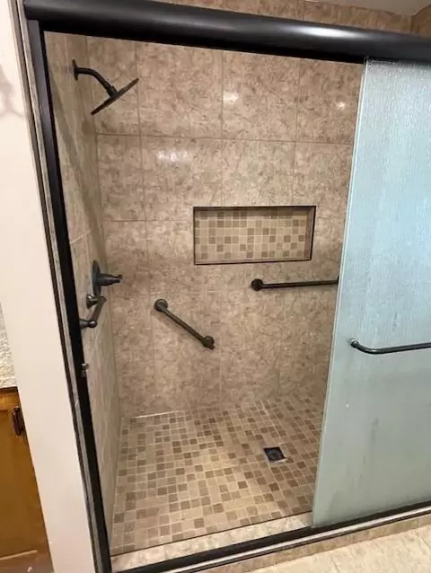 Bath - 119 E Clausen Rd, Turlock, CA 95380 photo 2 of 5
