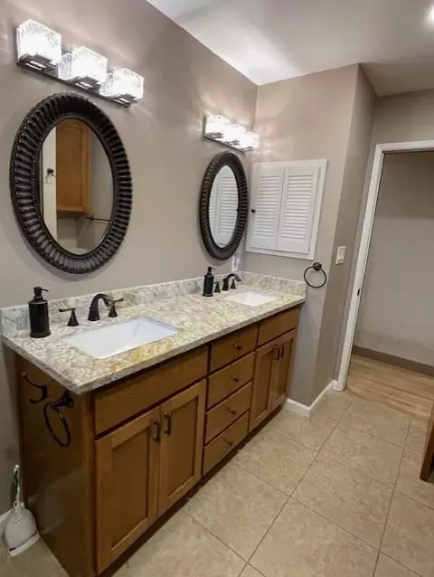Bath - 119 E Clausen Rd, Turlock, CA 95380 photo 4 of 5
