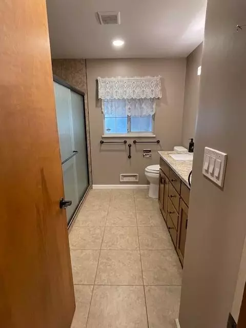 Bath - 119 E Clausen Rd, Turlock, CA 95380 photo 1 of 5