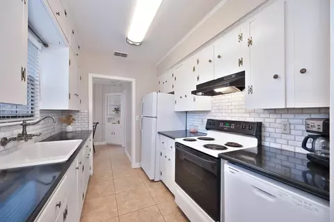 Kitchen - 3048 Garfield Ave, Carmichael, CA 95608 photo 3 of 6