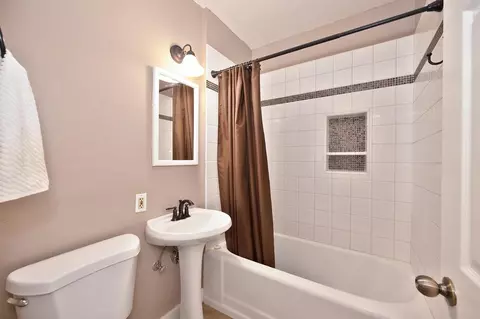 Bath - 3048 Garfield Ave, Carmichael, CA 95608 photo 1 of 4