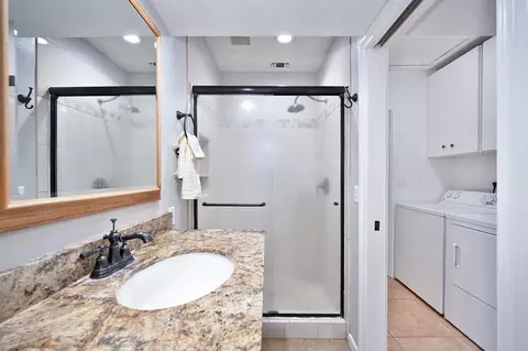 Bath - 3048 Garfield Ave, Carmichael, CA 95608 photo 4 of 4