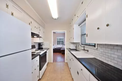 Kitchen - 3048 Garfield Ave, Carmichael, CA 95608 photo 4 of 6