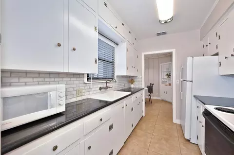Kitchen - 3048 Garfield Ave, Carmichael, CA 95608 photo 2 of 6