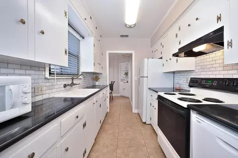 Kitchen - 3048 Garfield Ave, Carmichael, CA 95608 photo 1 of 6
