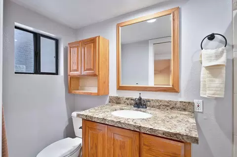 Bath - 3048 Garfield Ave, Carmichael, CA 95608 photo 3 of 4
