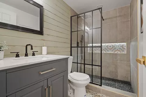 Bath - 335 W Clover Rd, Tracy, CA 95376 photo 1 of 3