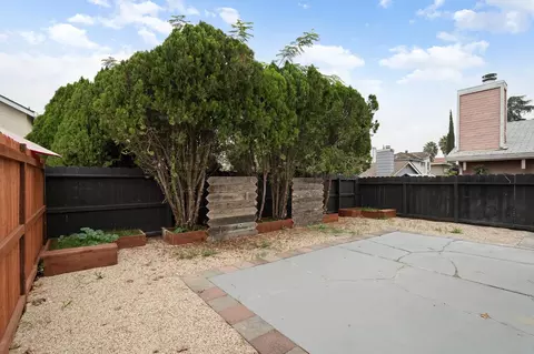 Exterior - 335 W Clover Rd, Tracy, CA 95376 photo 4 of 7