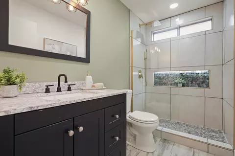 Bath - 335 W Clover Rd, Tracy, CA 95376 photo 3 of 3