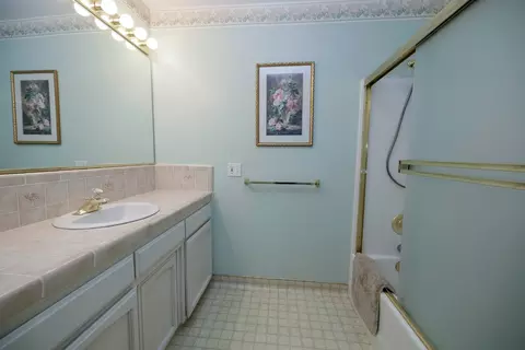 Bath - 2209 7th St, Ceres, CA 95307 photo 4 of 5