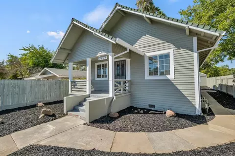 3811 15th Ave, Sacramento, CA 95820