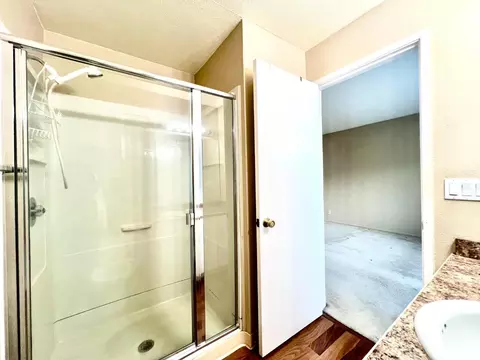 Bath - 14101 E 14th St #104, San Leandro, CA 94578 photo 4 of 4