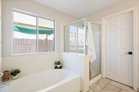Bath - 609 Roadrunner Dr, Patterson, CA 95363 photo 2 of 3