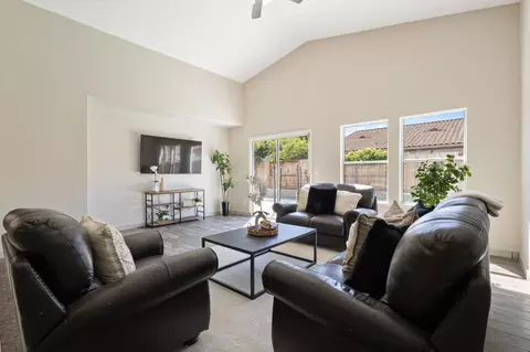 Living - 609 Roadrunner Dr, Patterson, CA 95363 photo 1 of 2