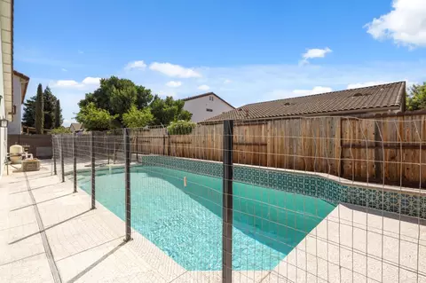 Exterior - 609 Roadrunner Dr, Patterson, CA 95363 photo 4 of 4