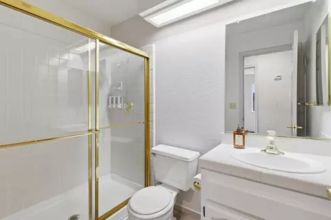 Bath - 1460 Cornucopia Pl, Tracy, CA 95377 photo 1 of 3